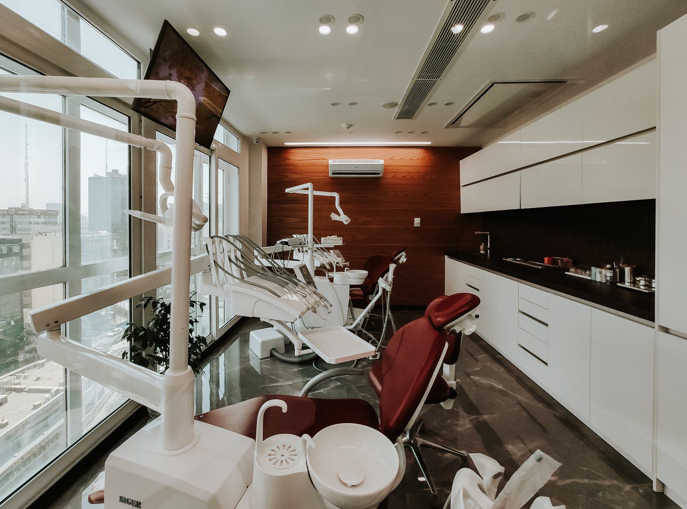 image of an empty dental office signifying the importance of using an anwering service for dentists to grow your practice