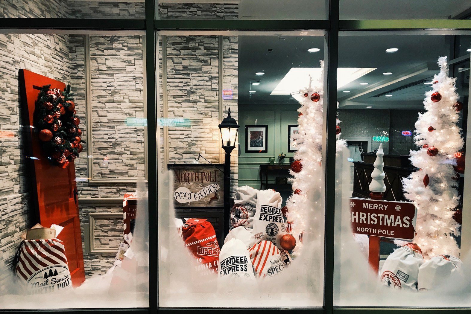 seasonal decorations in a storefront representing the need for a customer service call center for seasonal businesses
